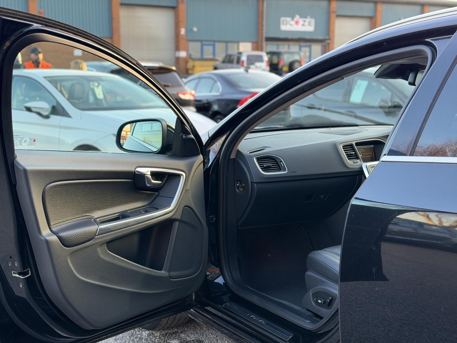 Used Volvo V60 2013 for sale - 77525277: Photo 30