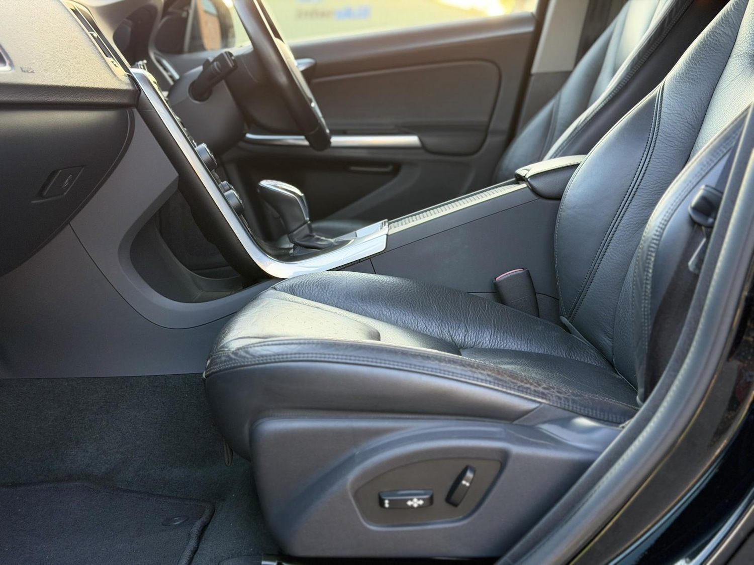 Used Volvo V60 2013 for sale - 77525277: Photo 32