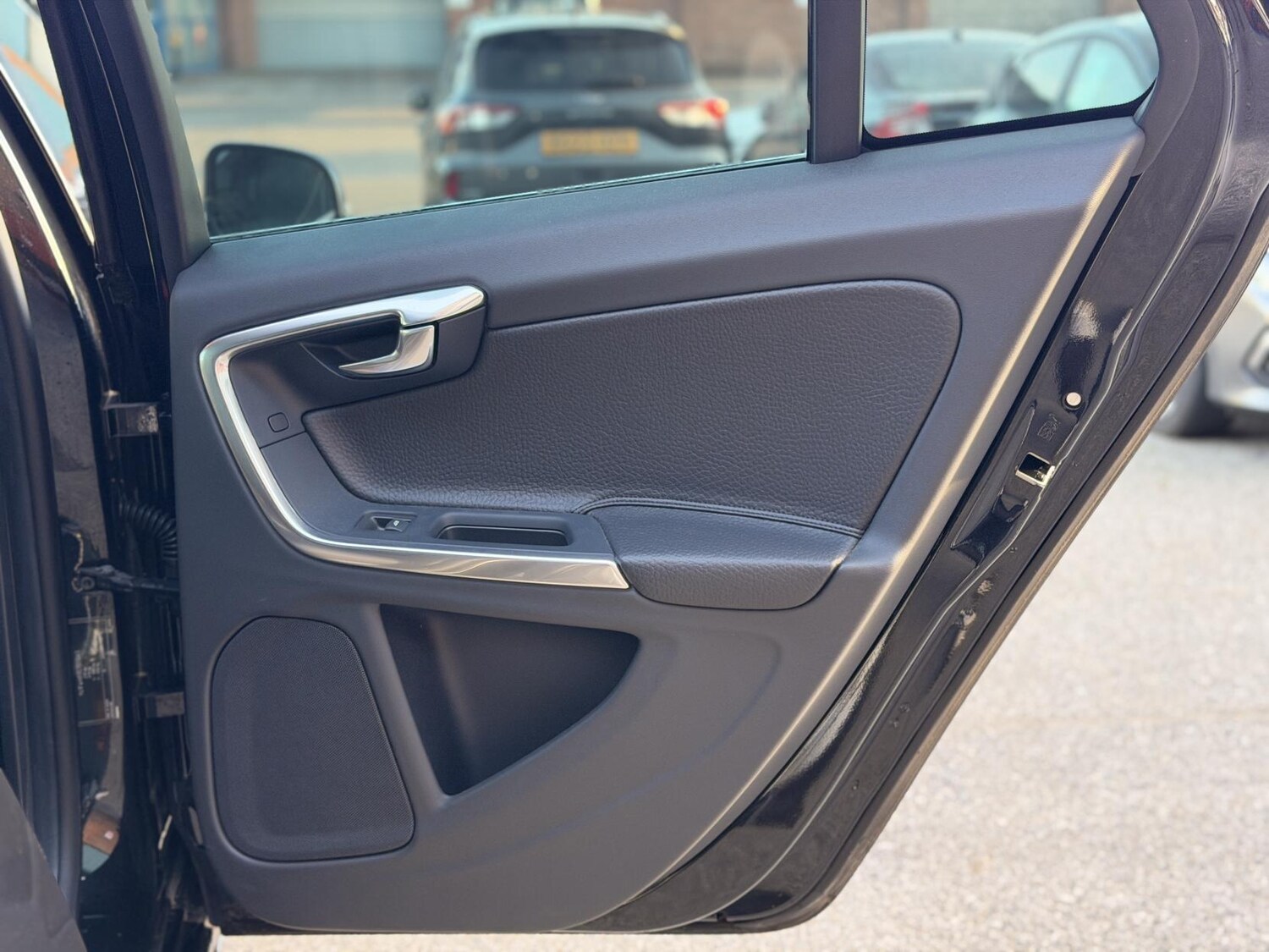 Used Volvo V60 2013 for sale - 77525277: Photo 36