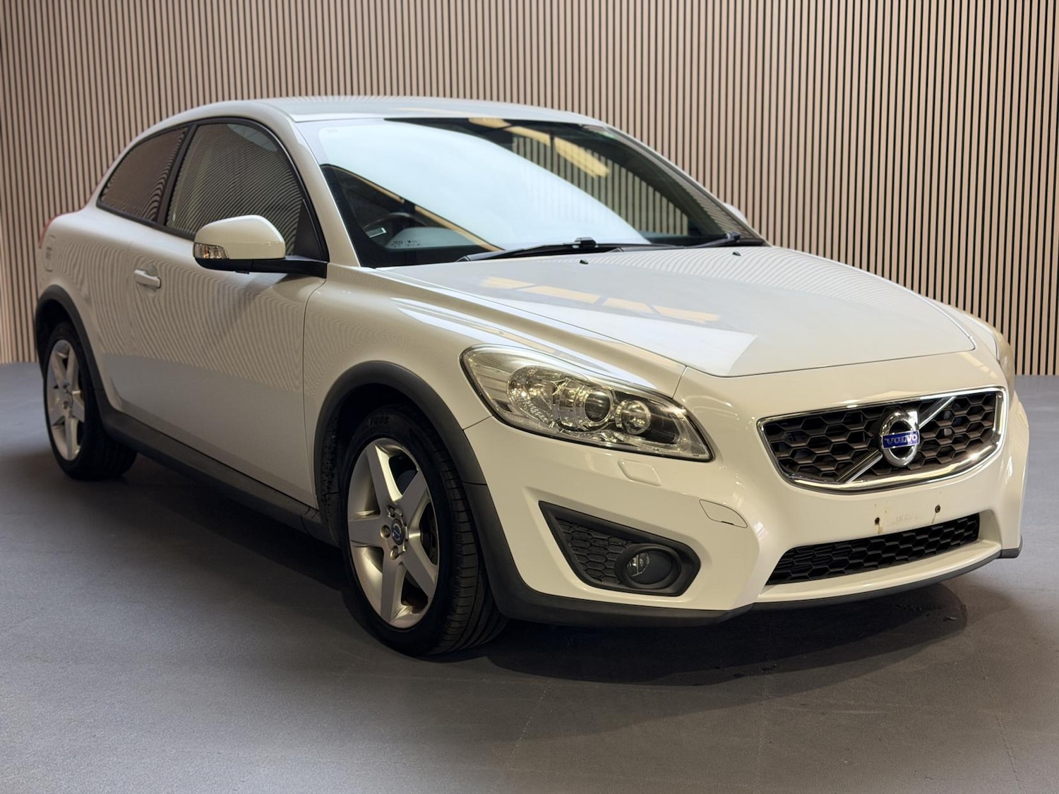 Used Volvo C30 2011 for sale - 78184142: Photo 2