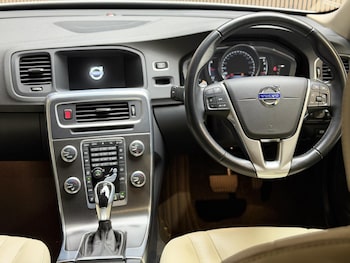 Used Volvo V60 2015 for sale - 78232714: Photo