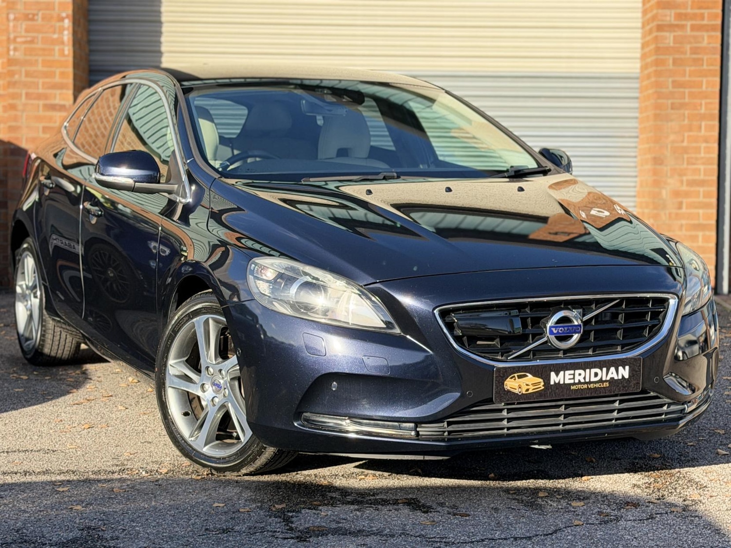 Used Volvo V40 2015 for sale - 76606437: Photo 1
