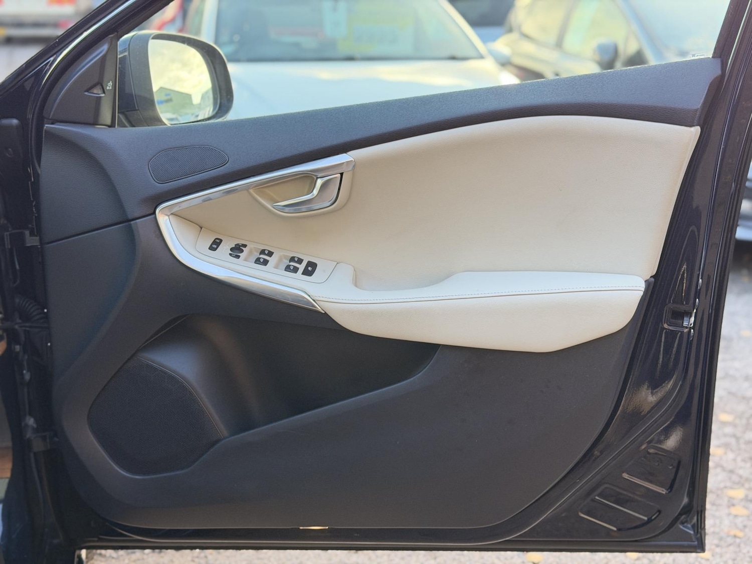 Used Volvo V40 2015 for sale - 76606437: Photo 16