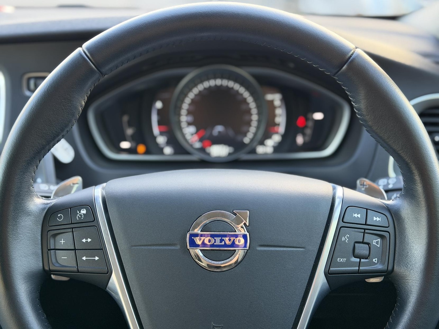 Used Volvo V40 2015 for sale - 76606437: Photo 18