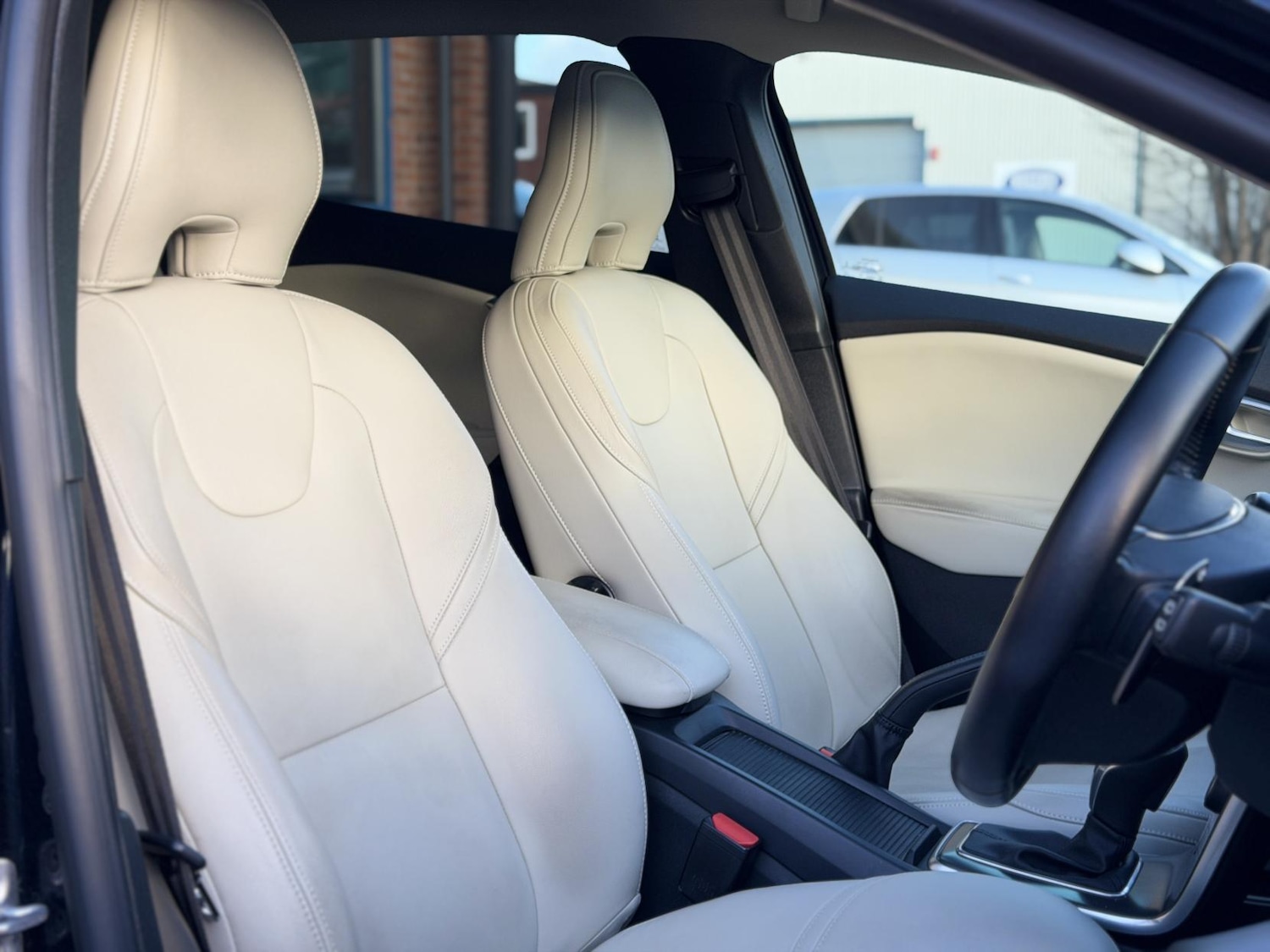 Used Volvo V40 2015 for sale - 76606437: Photo 19