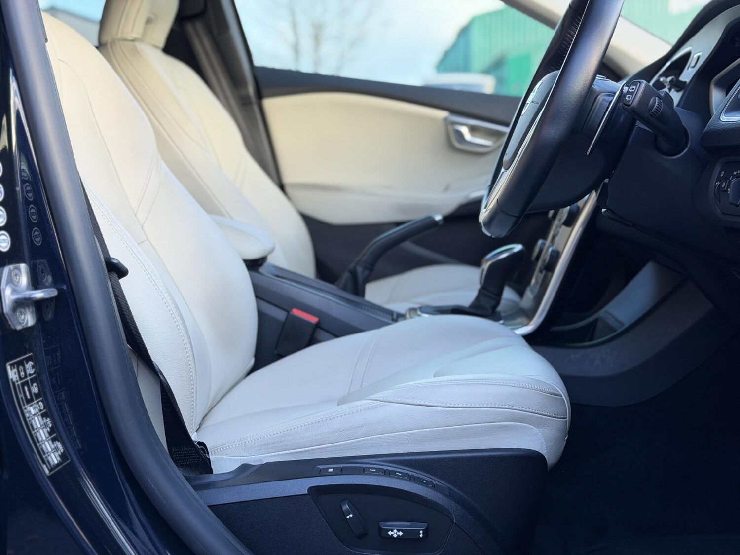 Used Volvo V40 2015 for sale - 76606437: Photo 20