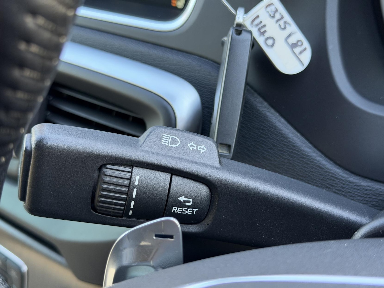 Used Volvo V40 2015 for sale - 76606437: Photo 23