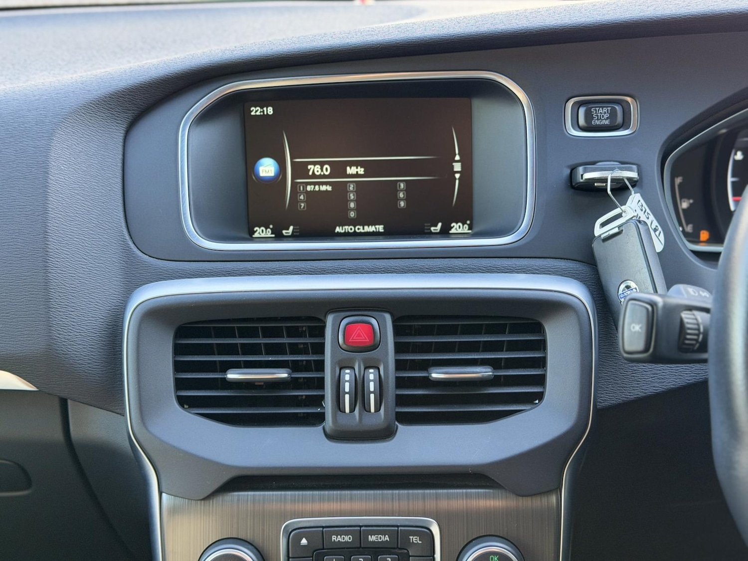 Used Volvo V40 2015 for sale - 76606437: Photo 25