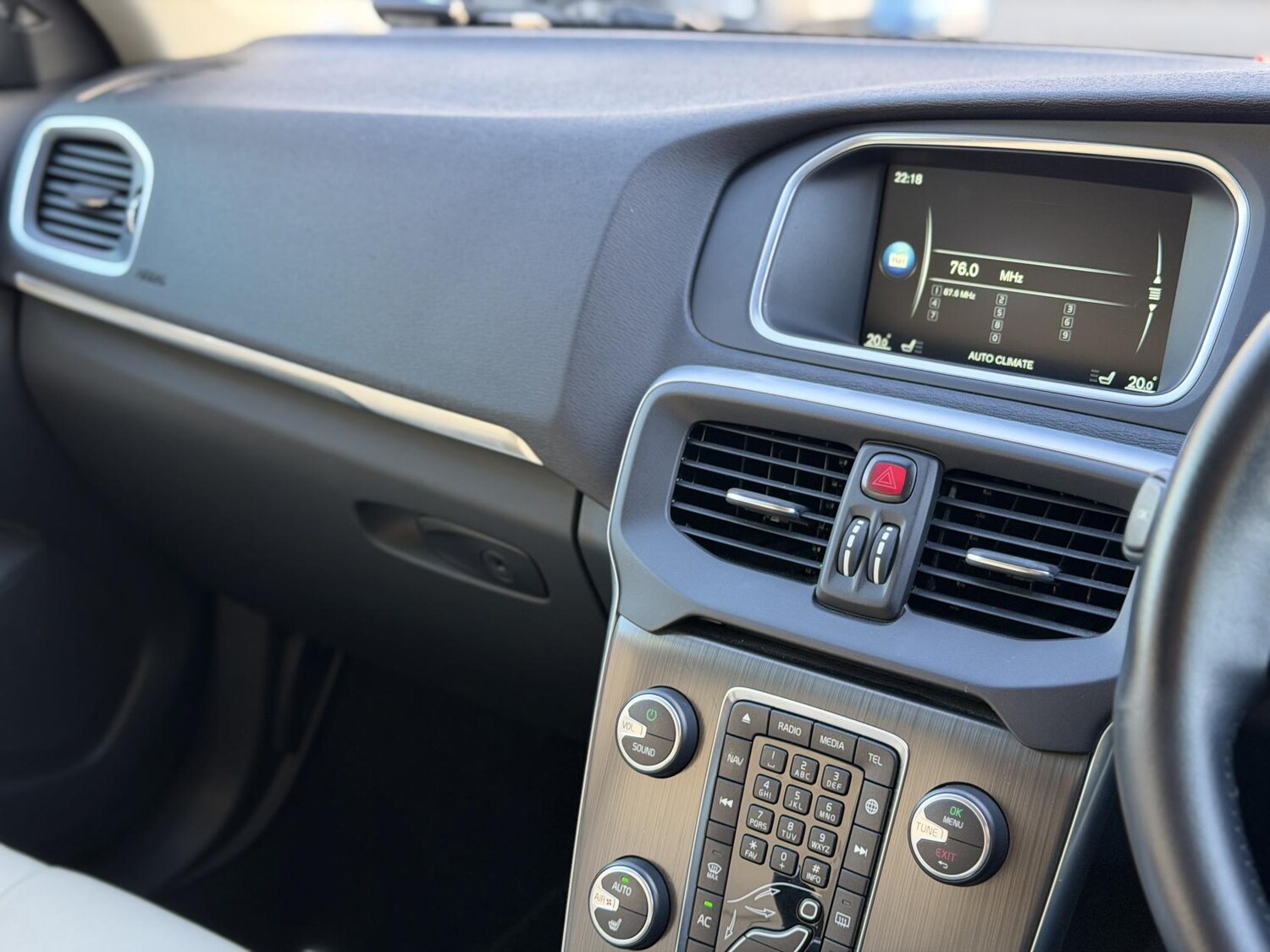 Used Volvo V40 2015 for sale - 76606437: Photo 26