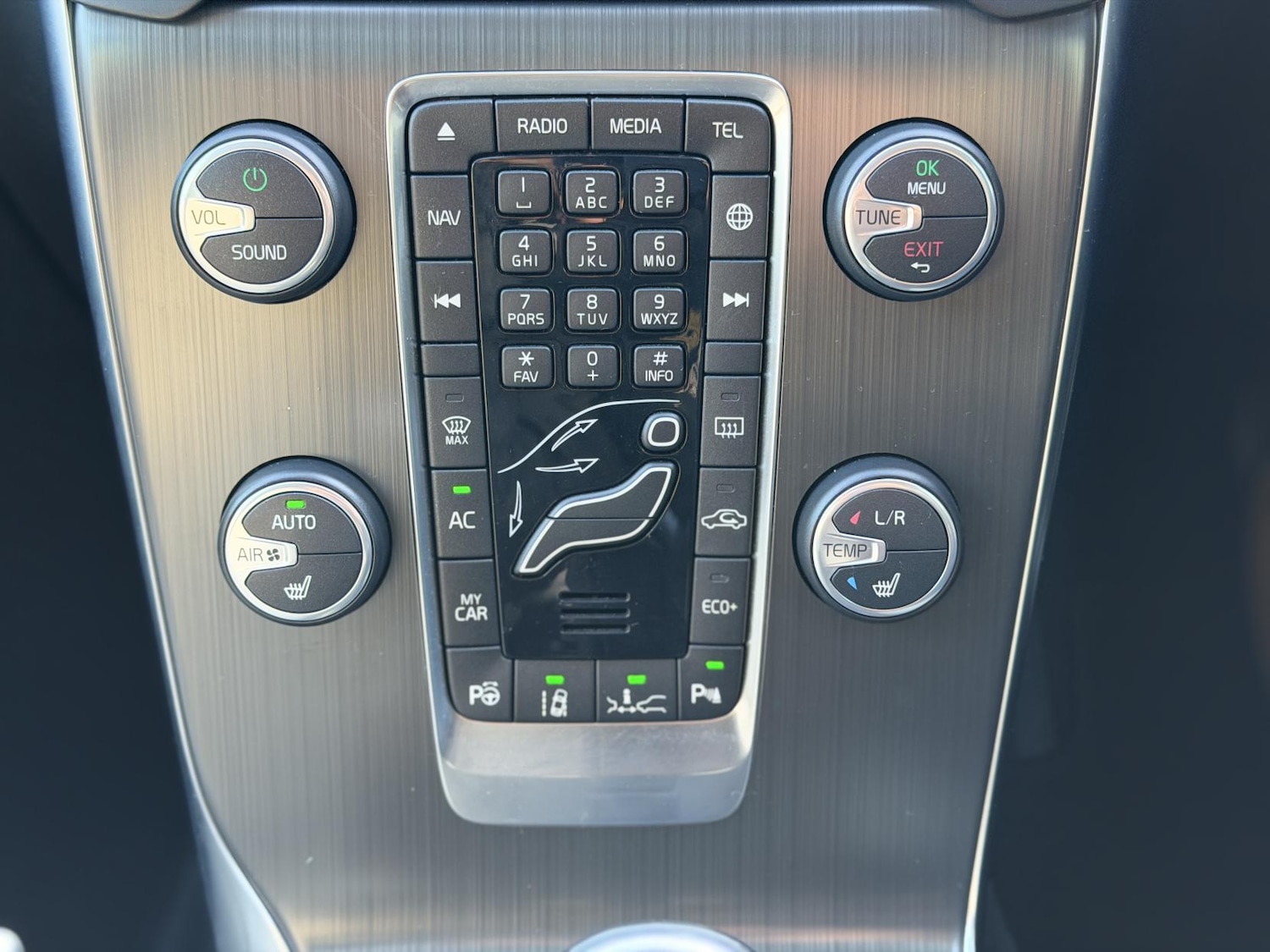 Used Volvo V40 2015 for sale - 76606437: Photo 29