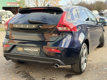 Used Volvo V40 2015 for sale - 76606437: Photo