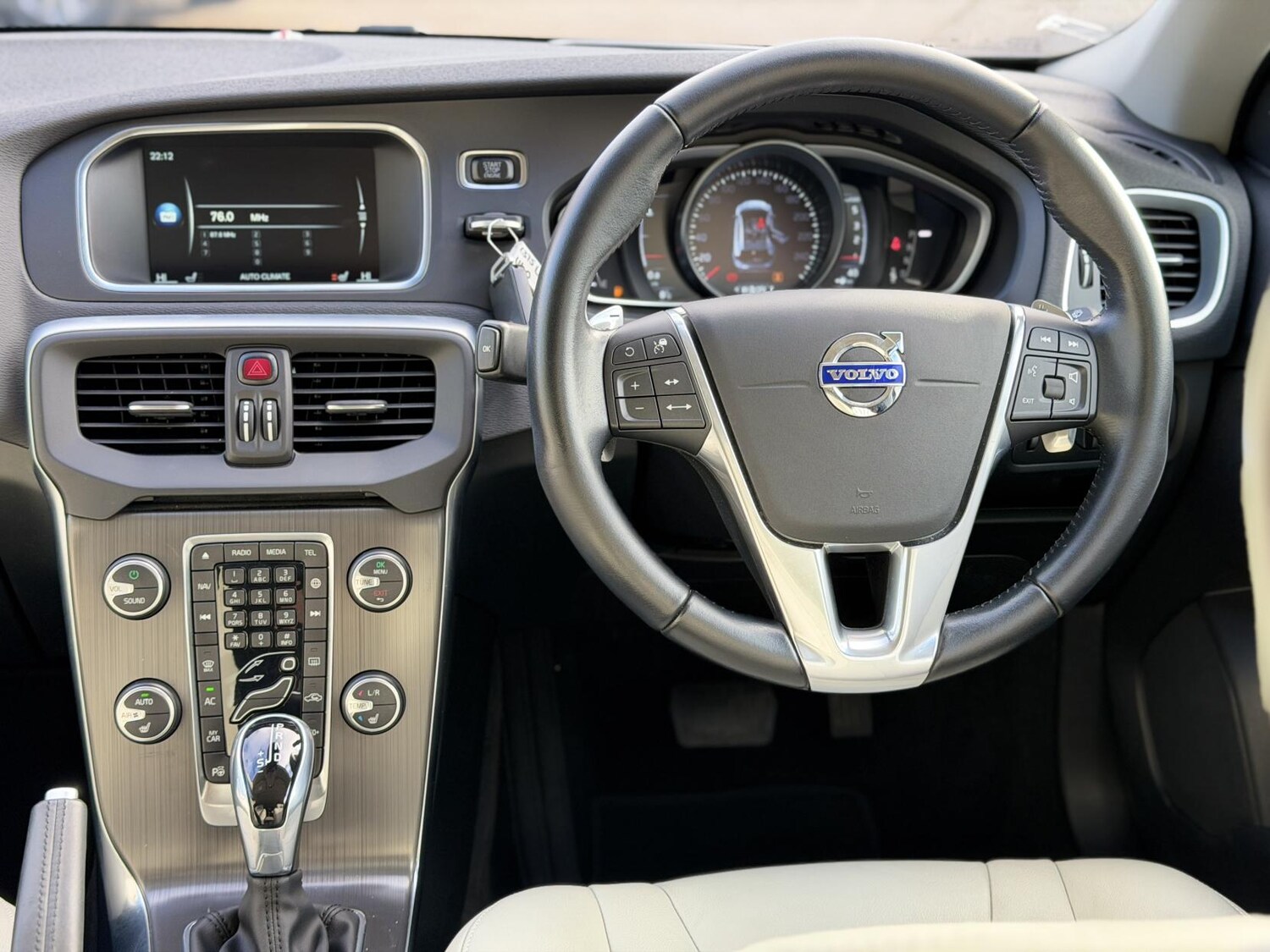 Used Volvo V40 2015 for sale - 76606437: Photo 3