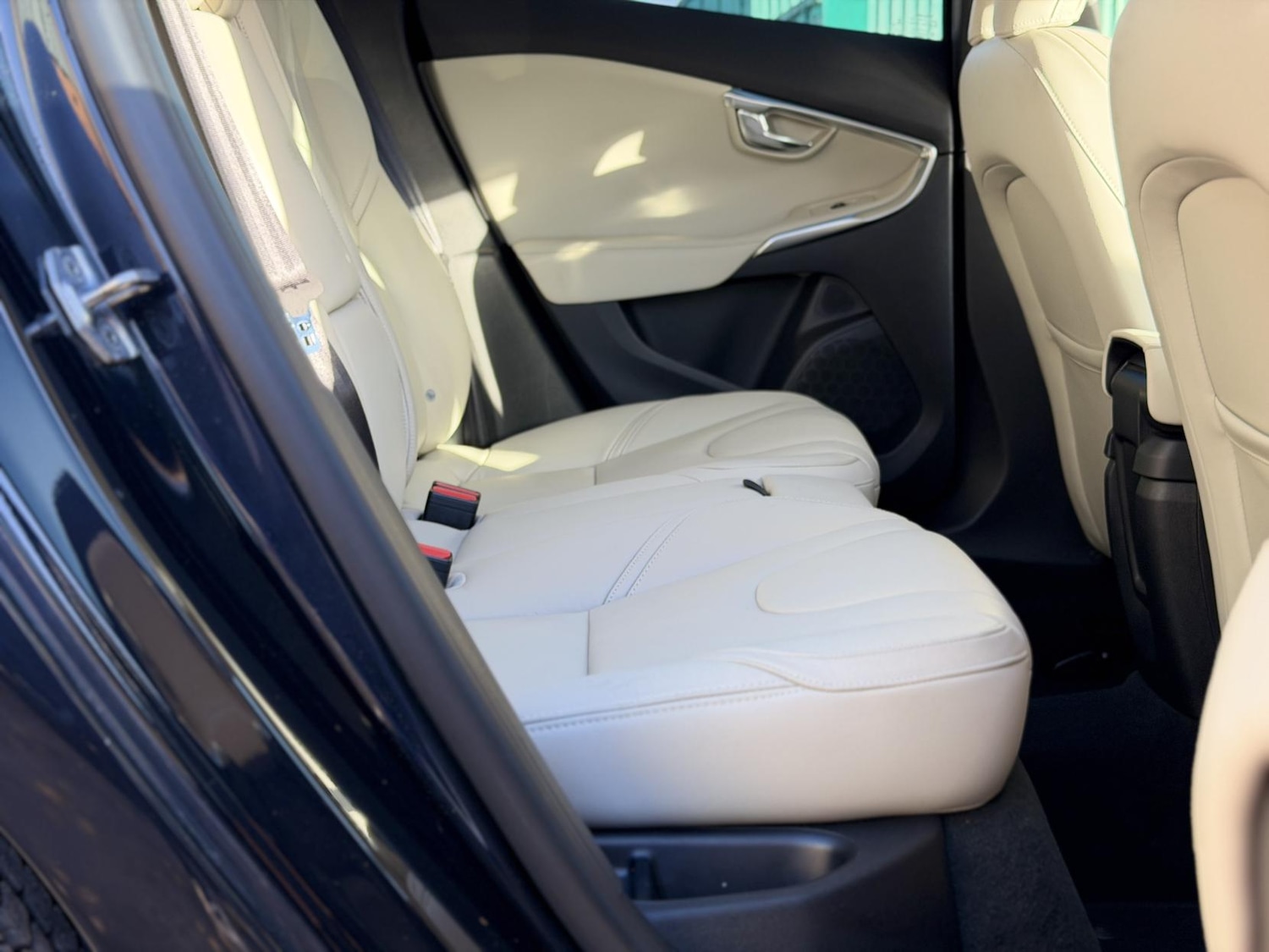 Used Volvo V40 2015 for sale - 76606437: Photo 30