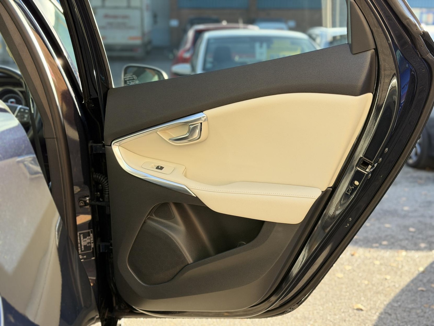 Used Volvo V40 2015 for sale - 76606437: Photo 31