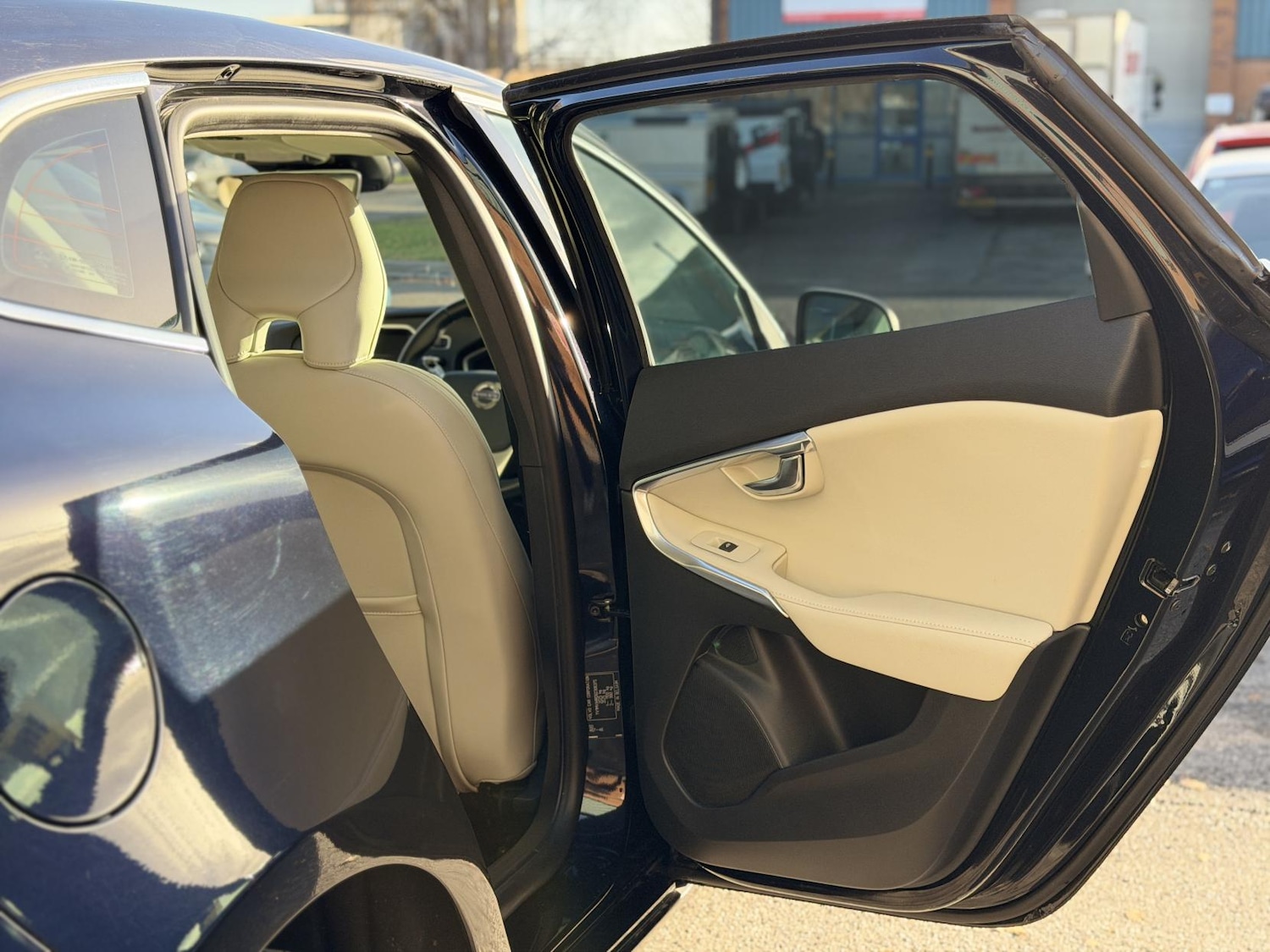 Used Volvo V40 2015 for sale - 76606437: Photo 32