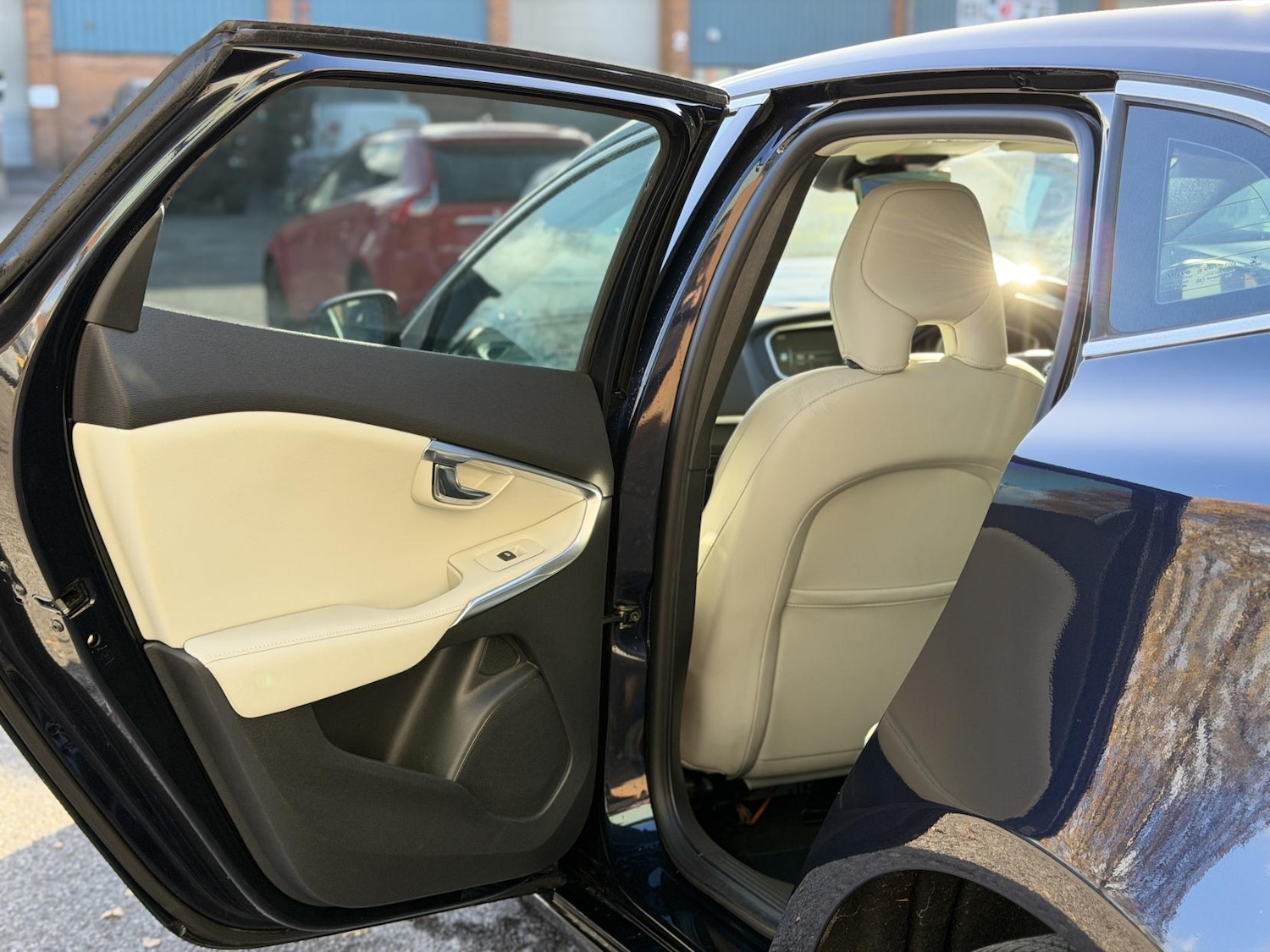 Used Volvo V40 2015 for sale - 76606437: Photo 34