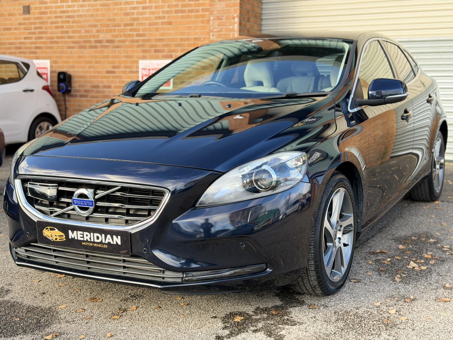 Used Volvo V40 2015 for sale - 76606437: Photo 4