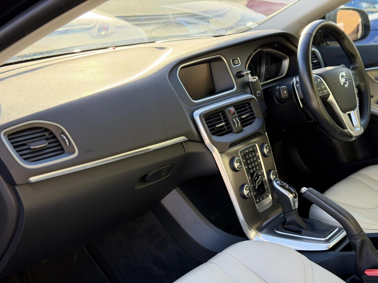 Used Volvo V40 2015 for sale - 76606437: Photo 40