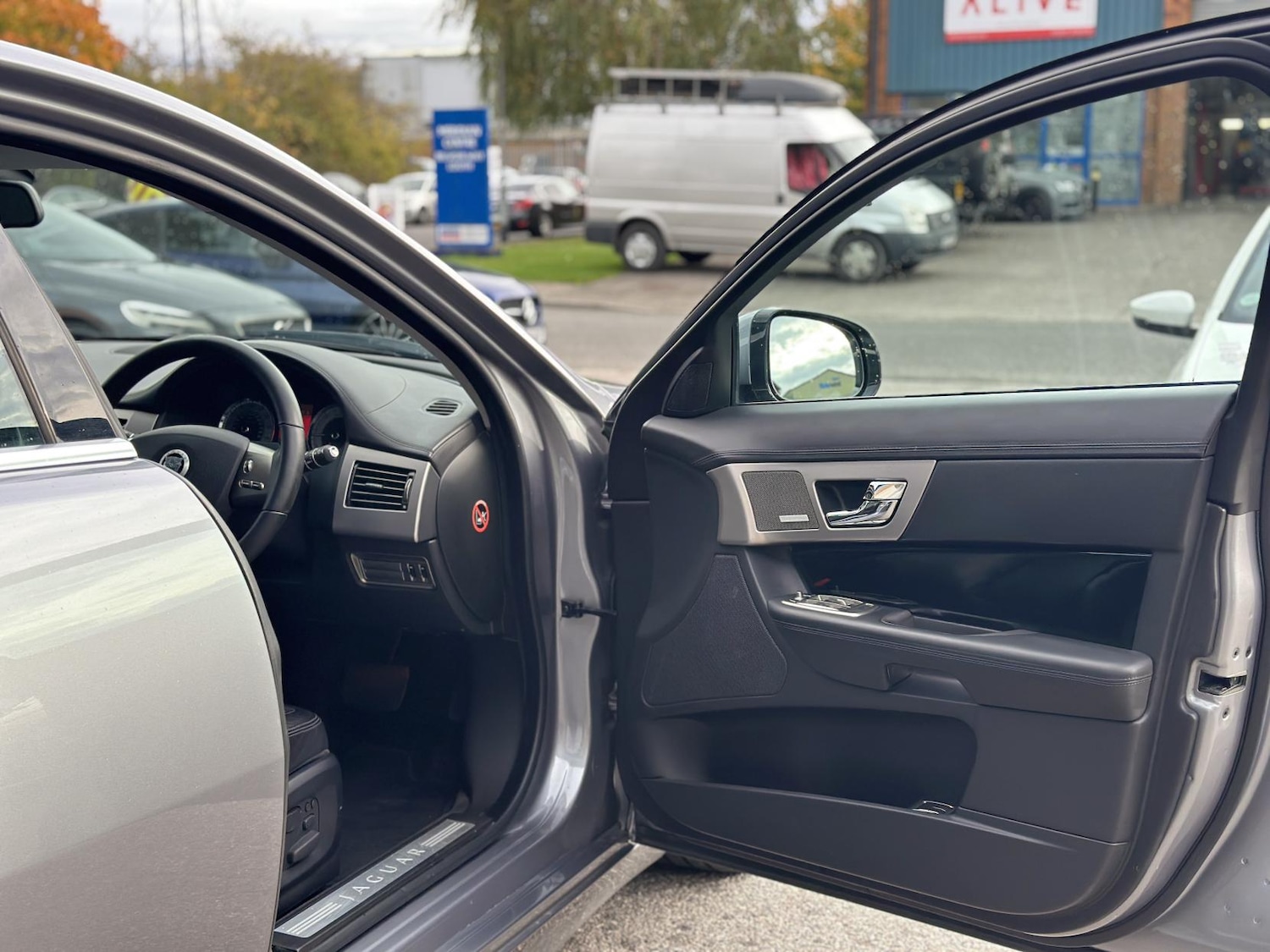 Used Jaguar XF 2011 for sale - 76196983: Photo 12