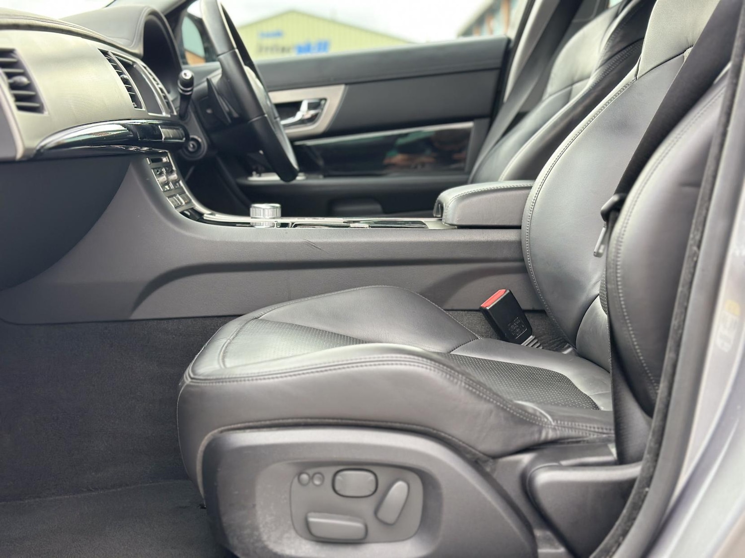 Used Jaguar XF 2011 for sale - 76196983: Photo 28