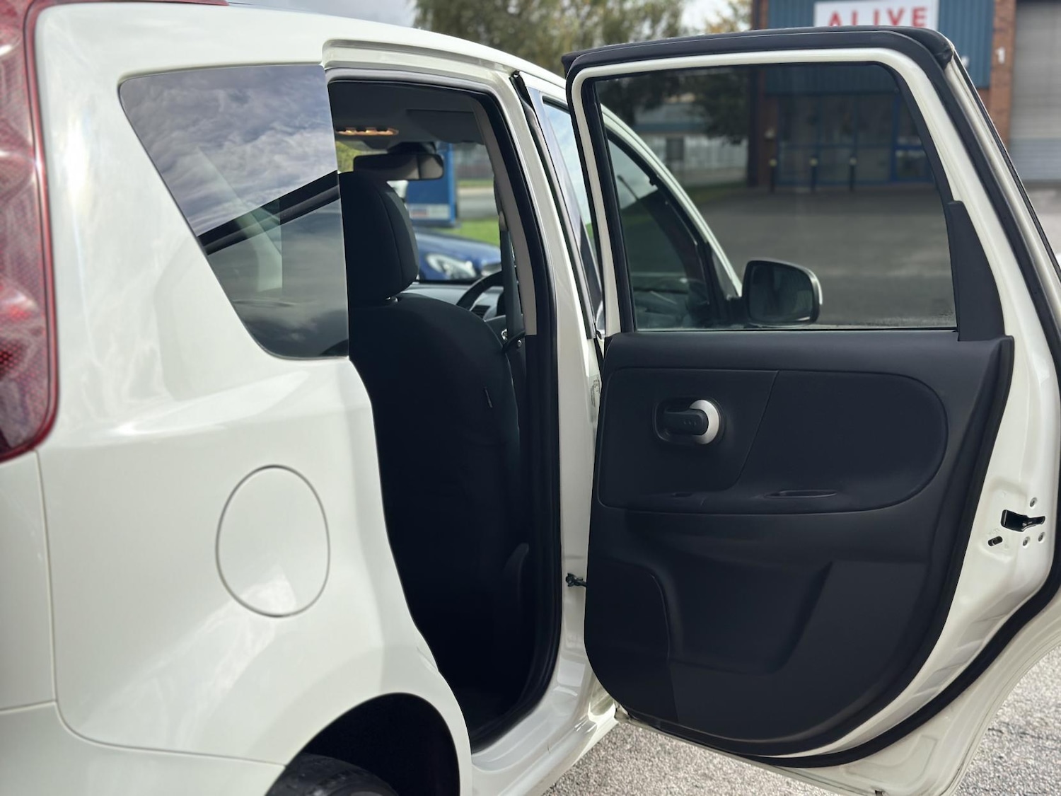 Used Nissan Note 2011 for sale - 76172717: Photo 32