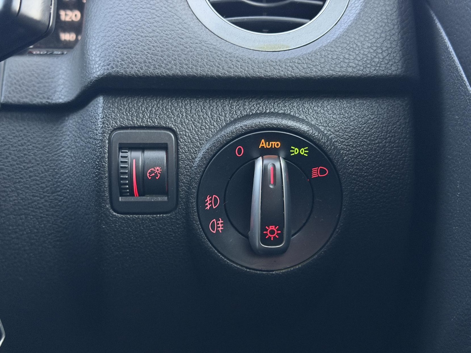 Used Volkswagen Tiguan 2015 for sale - 76741828: Photo 23