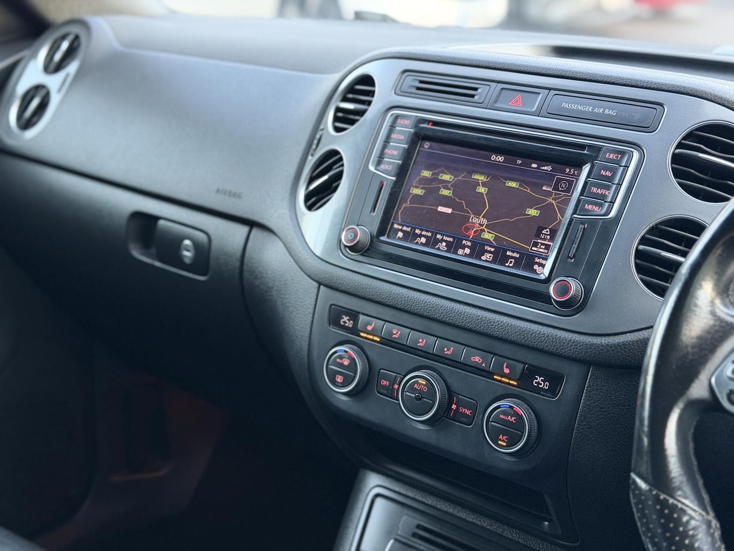 Used Volkswagen Tiguan 2015 for sale - 76741828: Photo 24