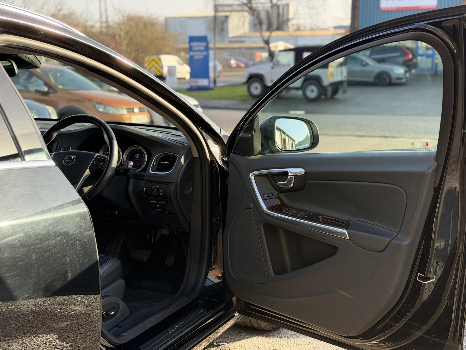 Used Volvo V60 2013 for sale - 77525251: Photo 15