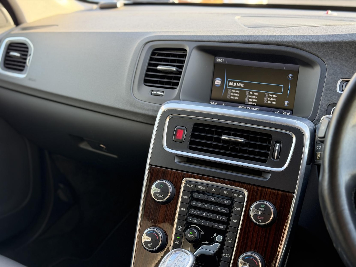 Used Volvo V60 2013 for sale - 77525251: Photo 24