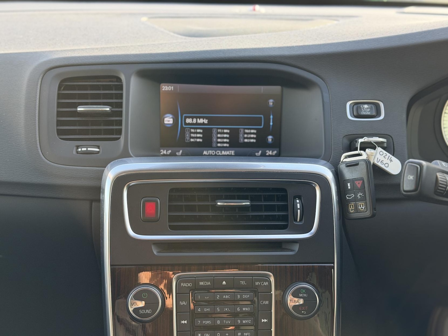 Used Volvo V60 2013 for sale - 77525251: Photo 25