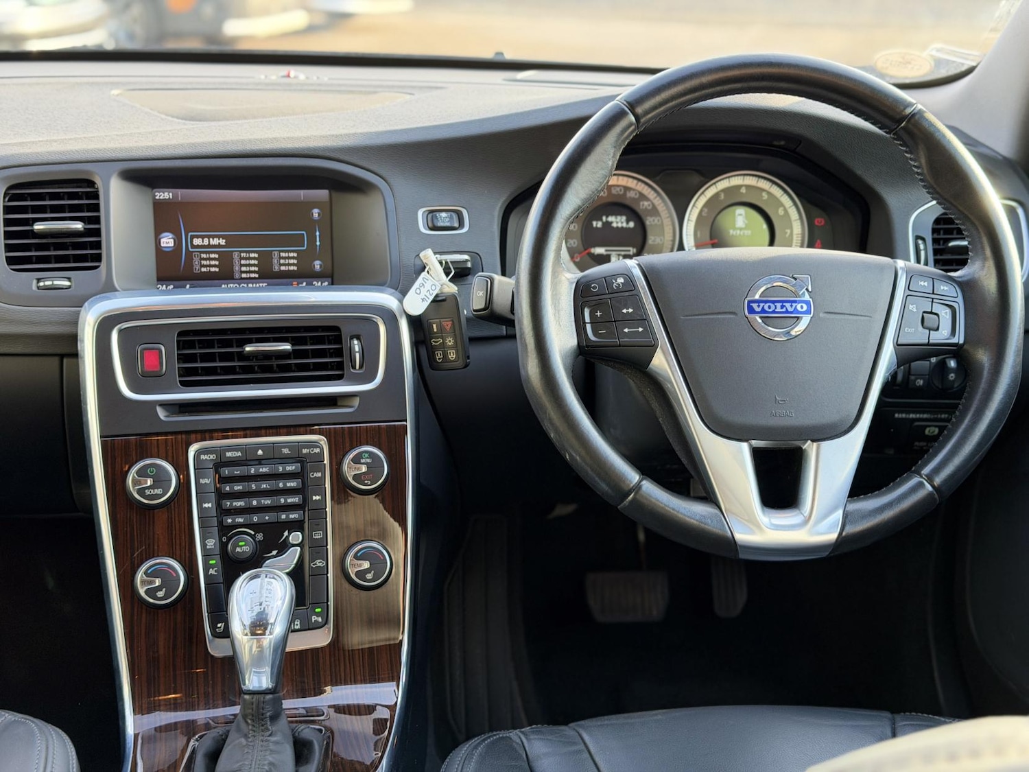 Used Volvo V60 2013 for sale - 77525251: Photo 3