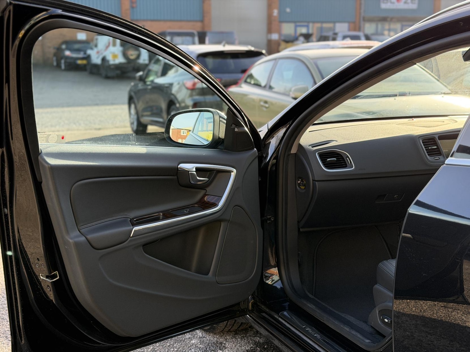 Used Volvo V60 2013 for sale - 77525251: Photo 30