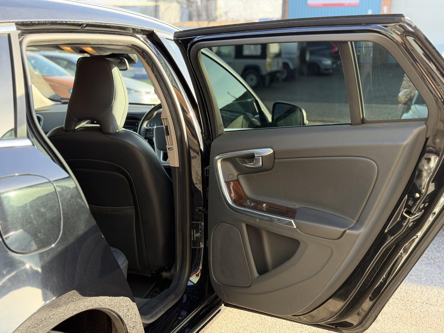 Used Volvo V60 2013 for sale - 77525251: Photo 35