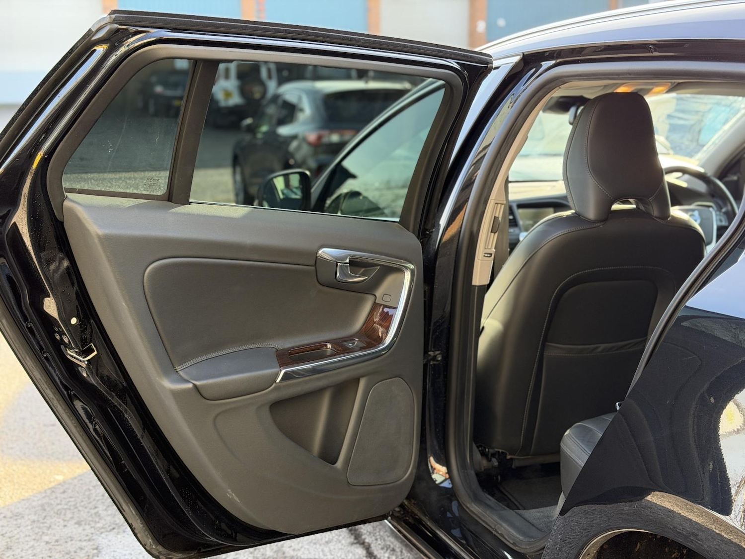 Used Volvo V60 2013 for sale - 77525251: Photo 39