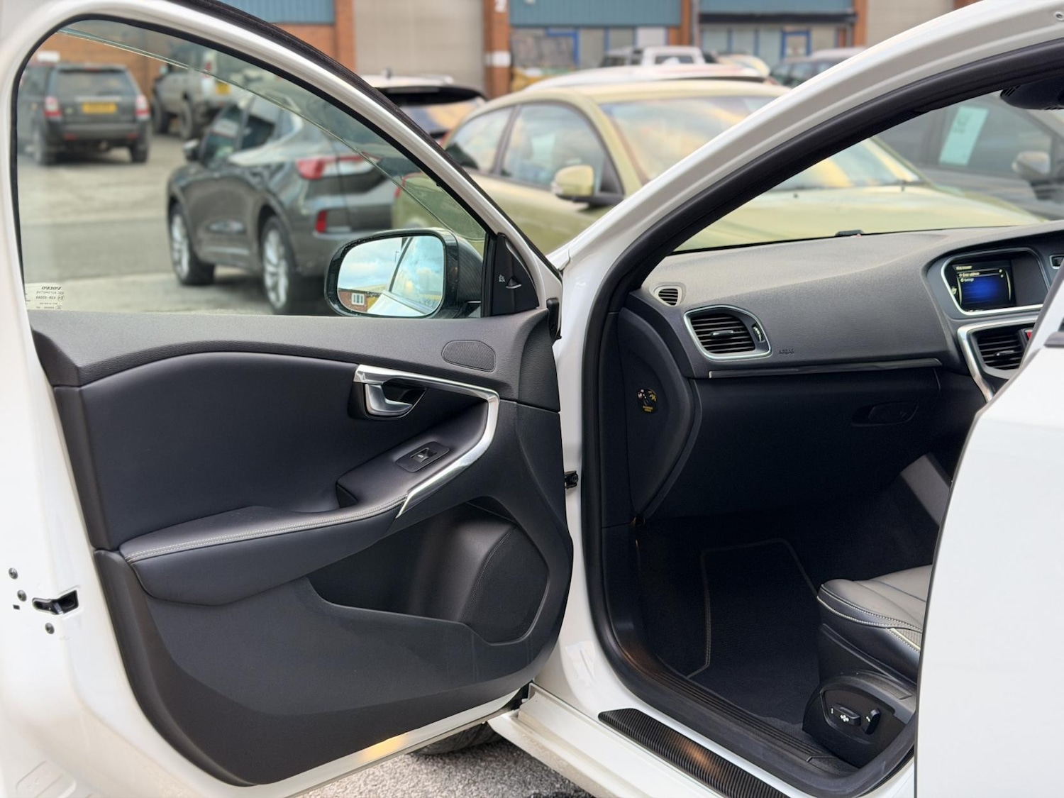 Used Volvo V40 2026 for sale - 77607168: Photo 30