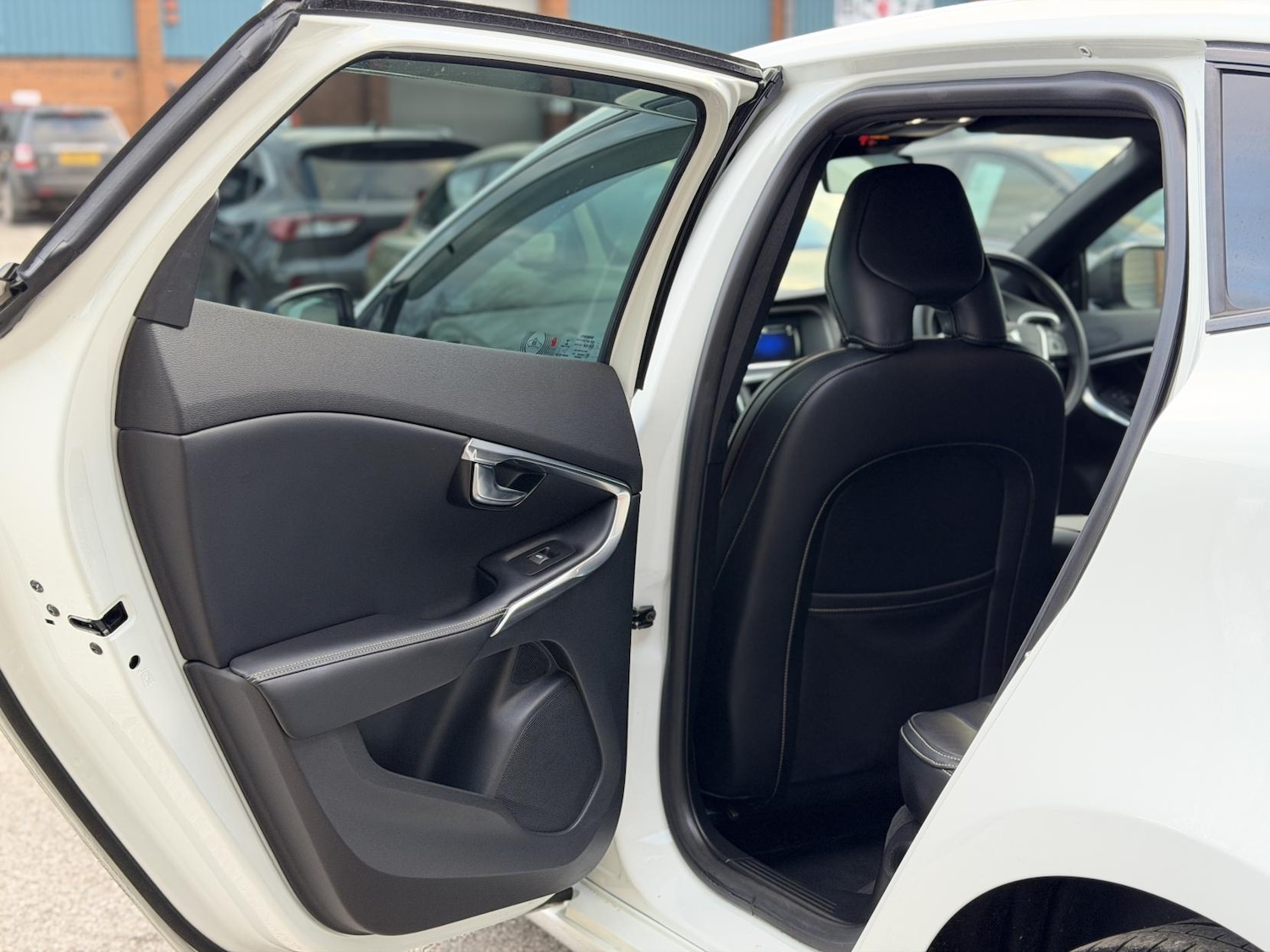 Used Volvo V40 2026 for sale - 77607168: Photo 39