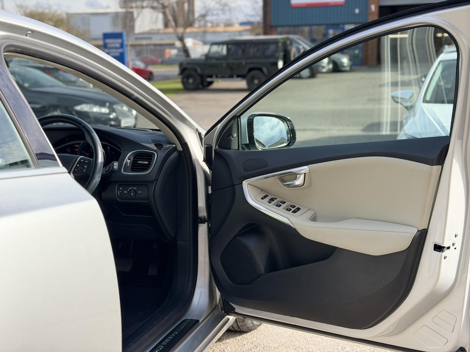 Used Volvo V40 2014 for sale - 78042321: Photo 15