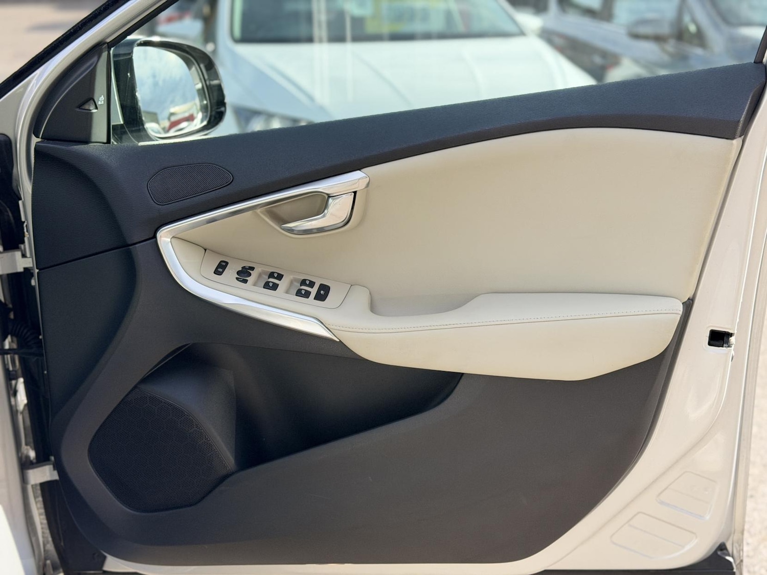 Used Volvo V40 2014 for sale - 78042321: Photo 16