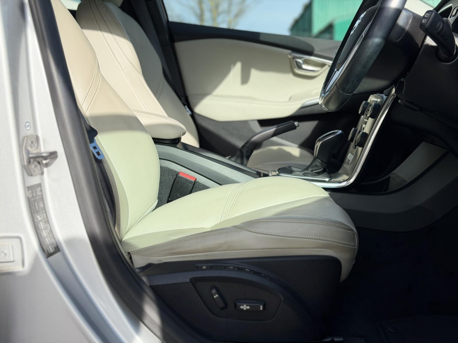 Used Volvo V40 2014 for sale - 78042321: Photo 18