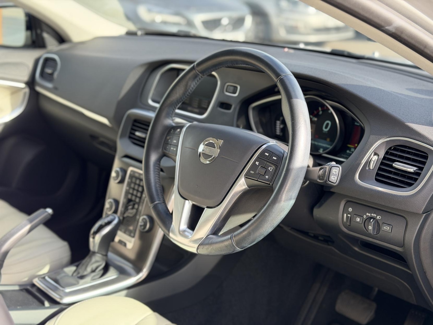 Used Volvo V40 2014 for sale - 78042321: Photo 19