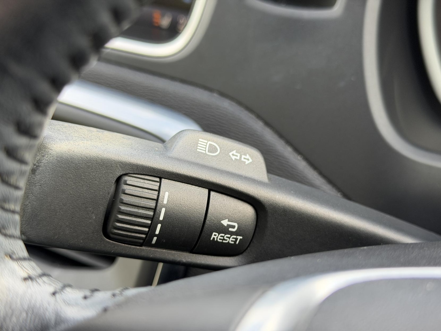 Used Volvo V40 2014 for sale - 78042321: Photo 21