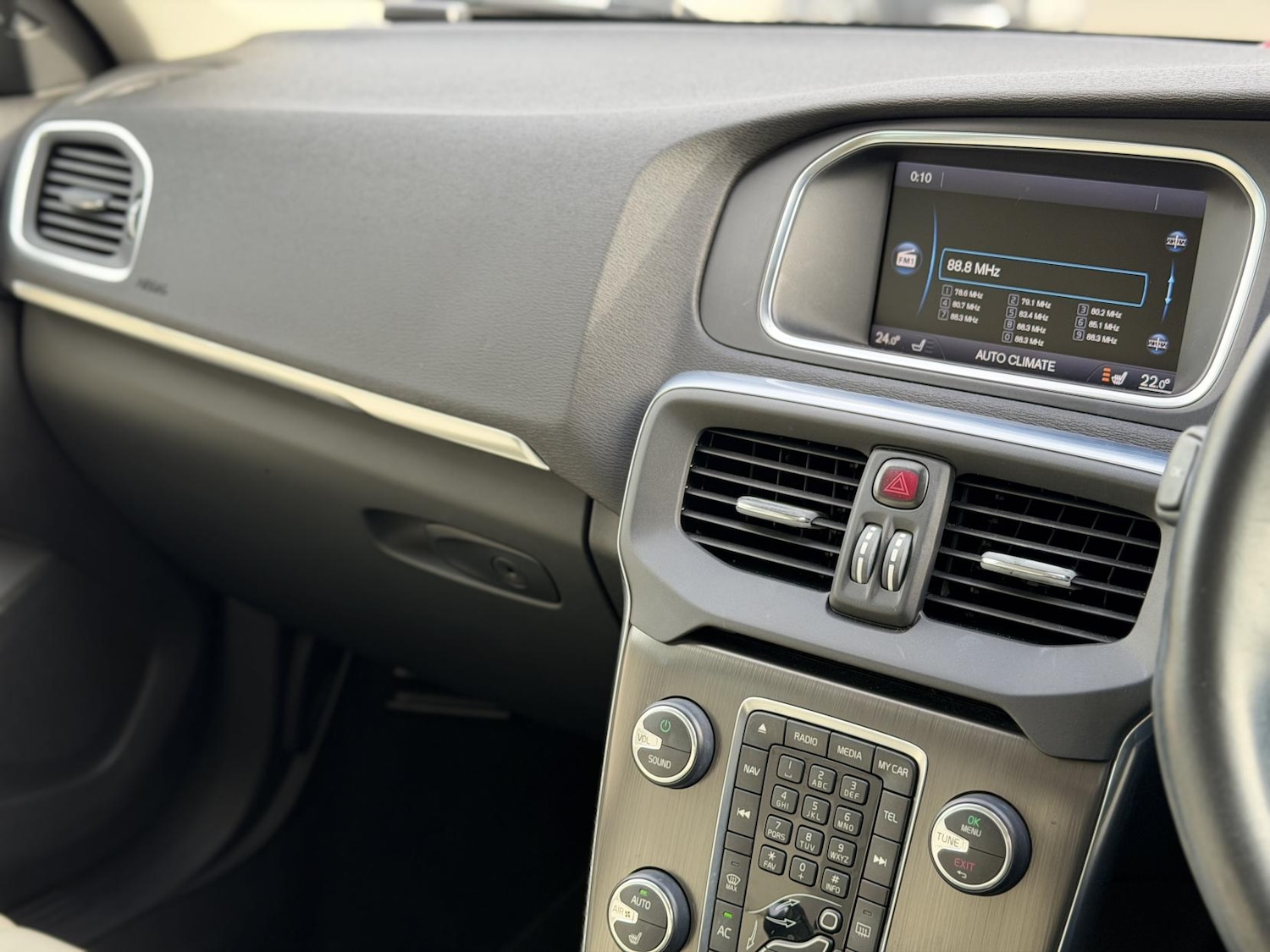 Used Volvo V40 2014 for sale - 78042321: Photo 24