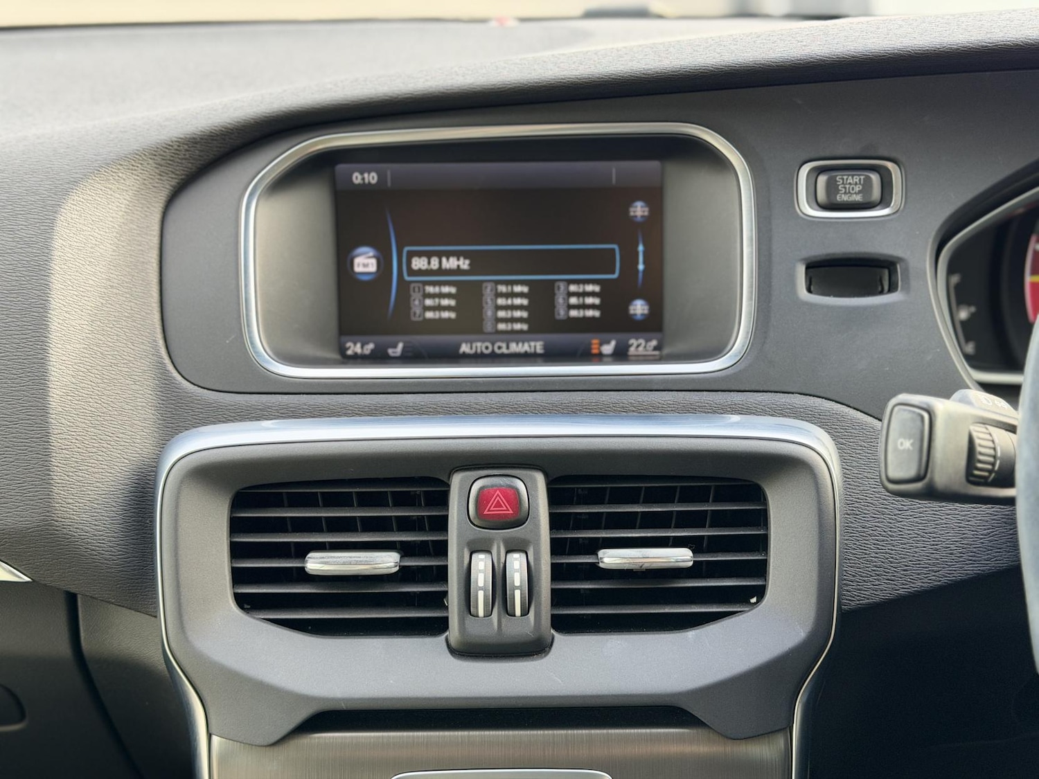 Used Volvo V40 2014 for sale - 78042321: Photo 25