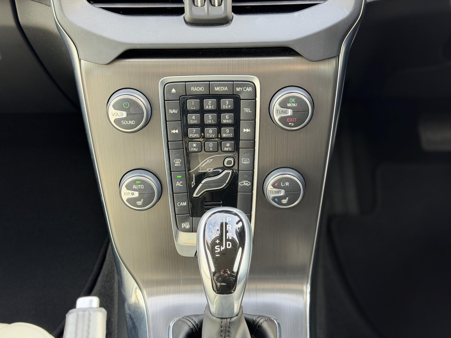 Used Volvo V40 2014 for sale - 78042321: Photo 27