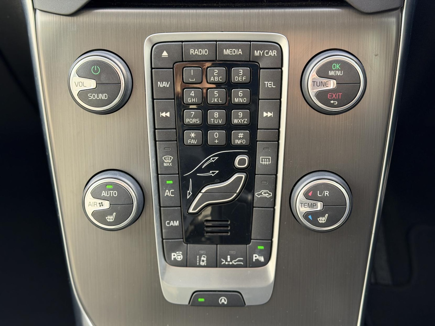 Used Volvo V40 2014 for sale - 78042321: Photo 28