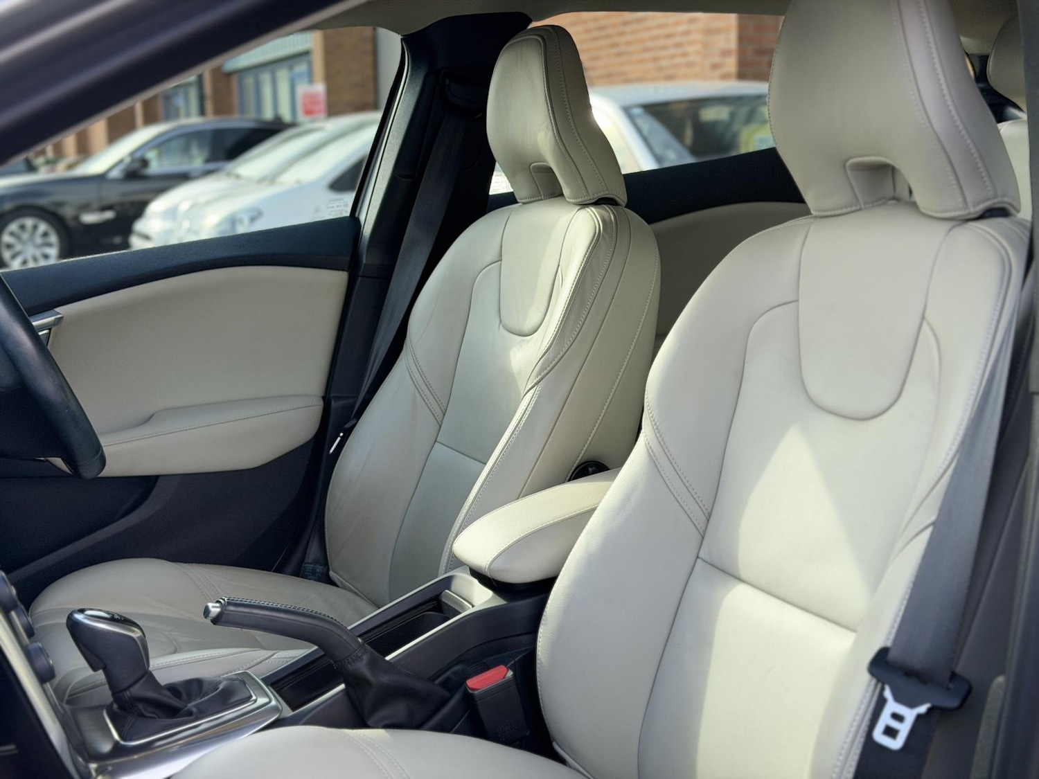 Used Volvo V40 2014 for sale - 78042321: Photo 31