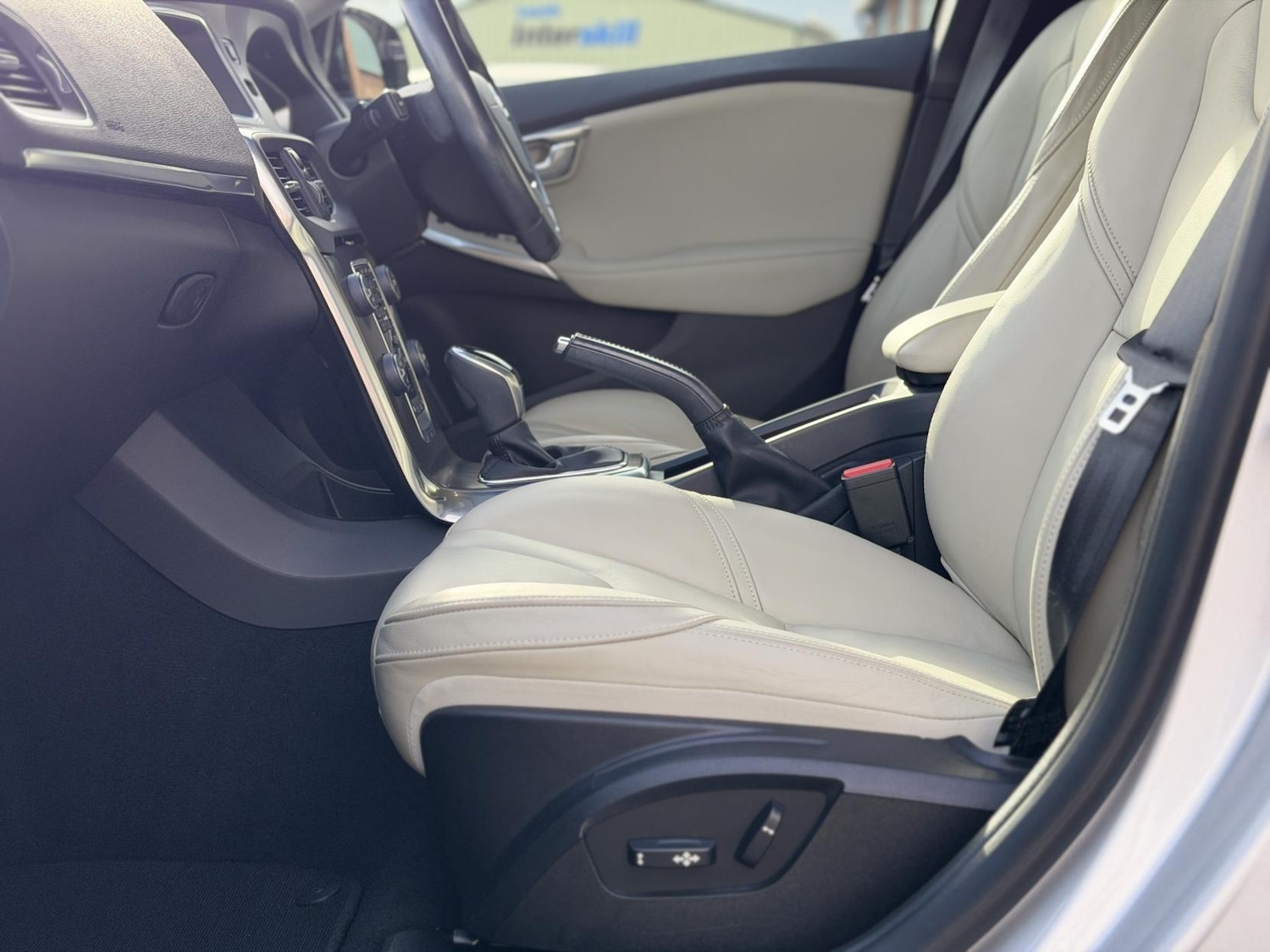 Used Volvo V40 2014 for sale - 78042321: Photo 32