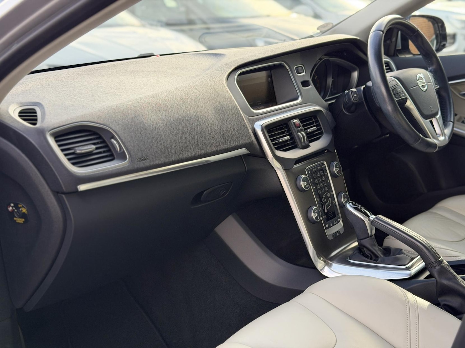 Used Volvo V40 2014 for sale - 78042321: Photo 34