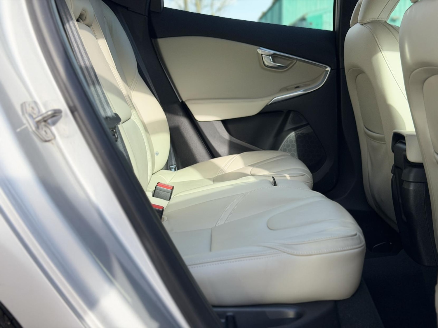 Used Volvo V40 2014 for sale - 78042321: Photo 38