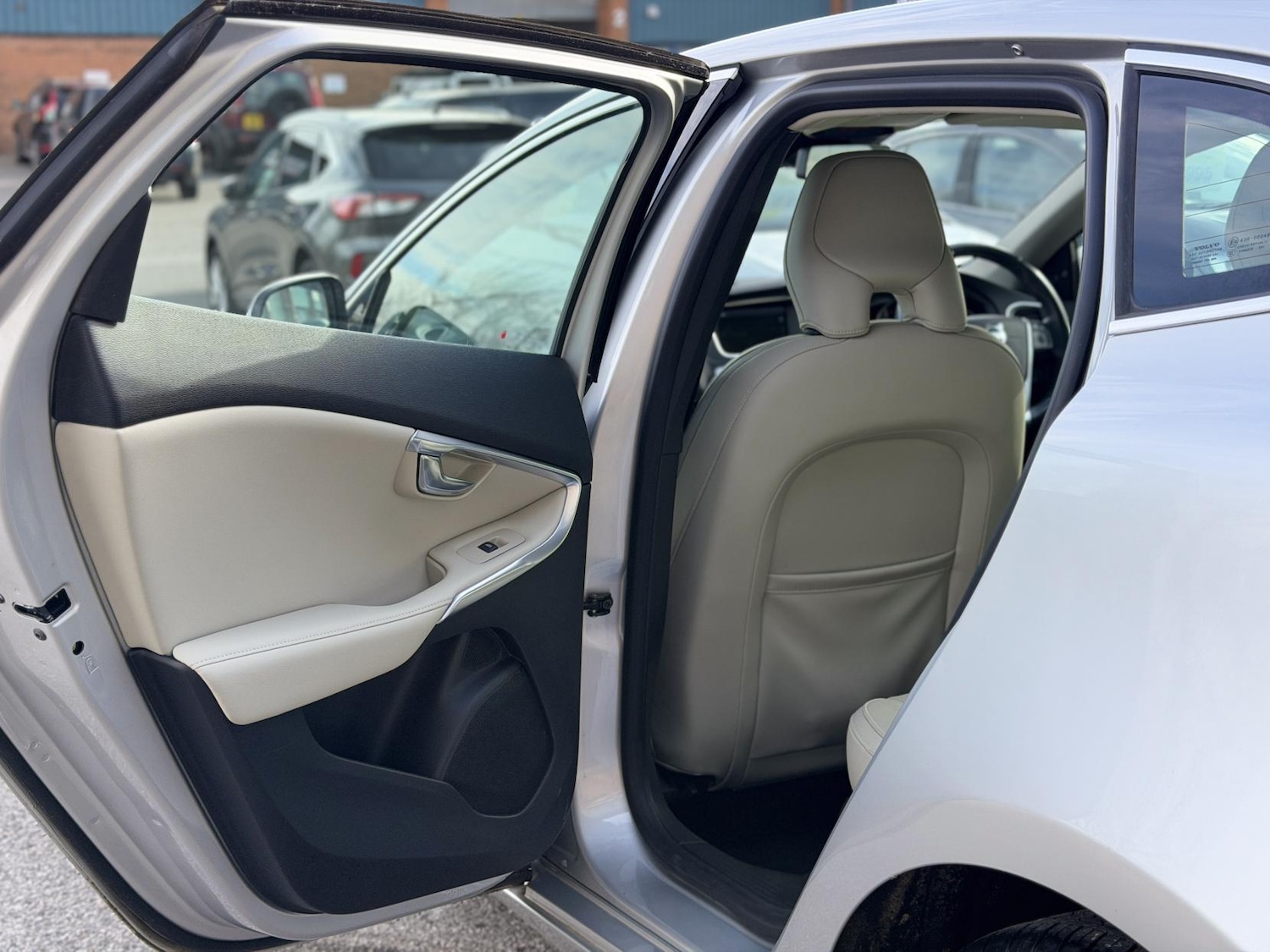 Used Volvo V40 2014 for sale - 78042321: Photo 39